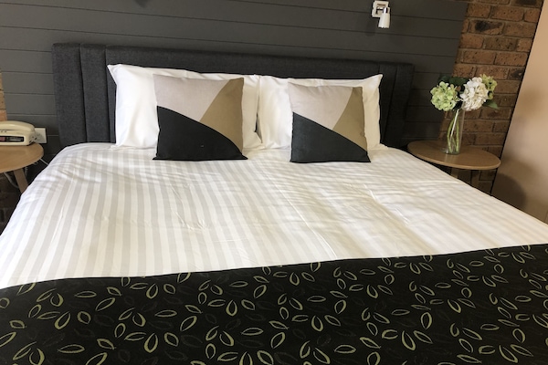 Queen Room | Premium bedding, minibar, desk, laptop workspace