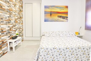 2 chambres, fer et planche à repasser, Wi-Fi, draps fournis