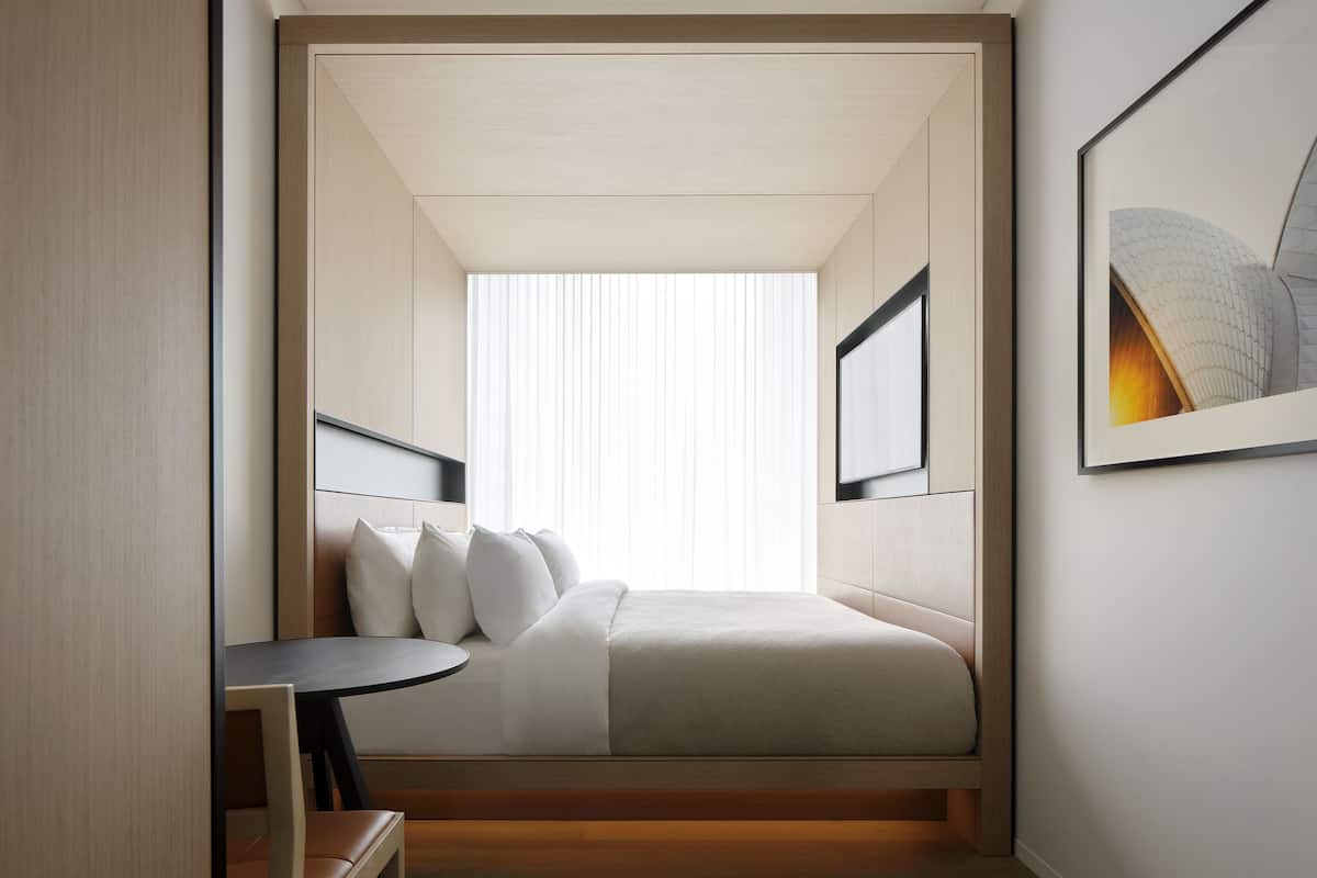 Biancheria da letto di alta qualità, materassi a doppio strato, minibar