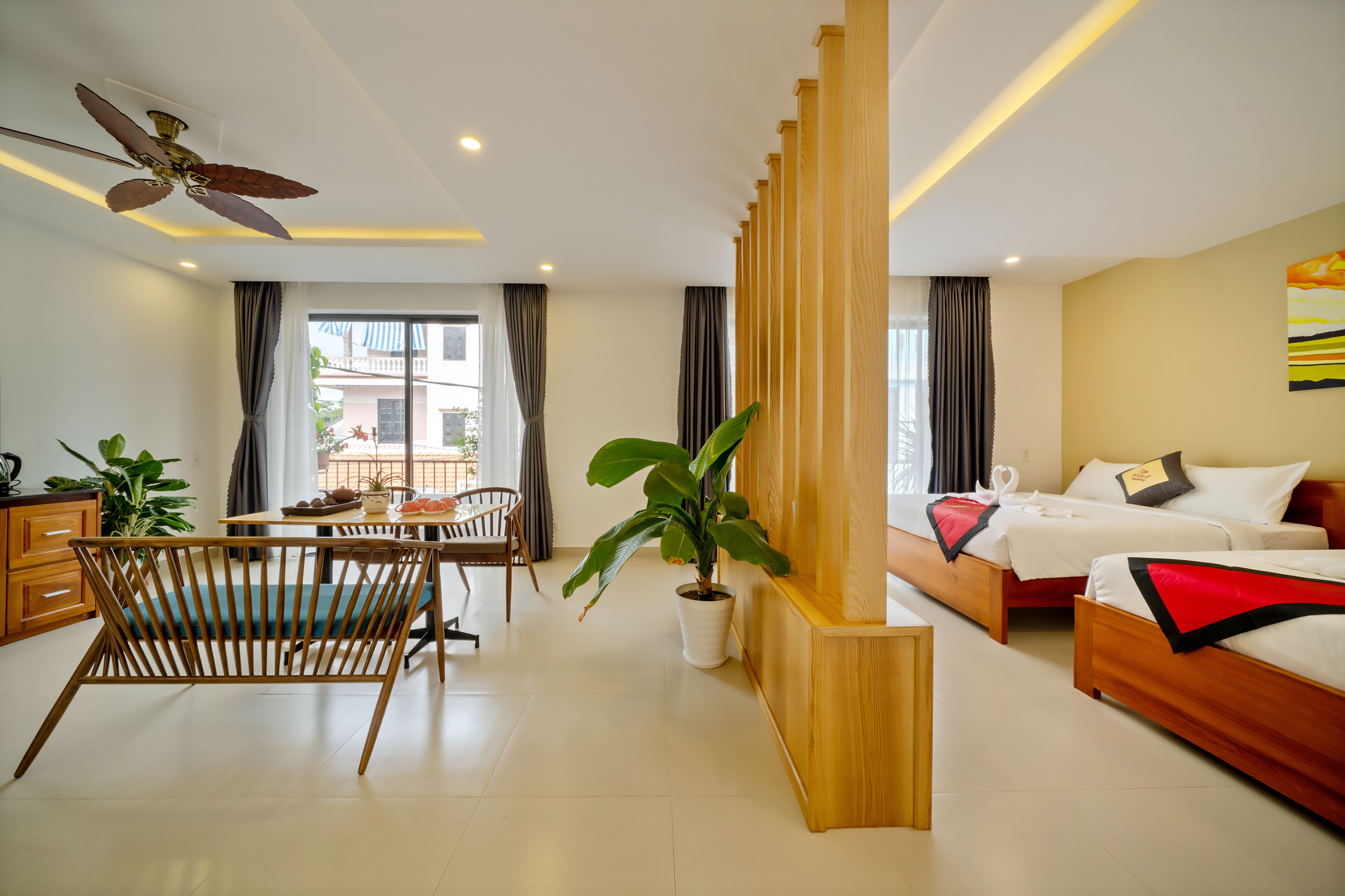Grand Suite Family Room With Balcony | Private kitchen | Coffee/tea maker, electric kettle, highchair, paper towels