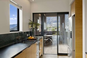 Fridge, microwave, oven, dishwasher - Modern Luxury Jacks Point Living | Stay Soudley (Jacks Point)
