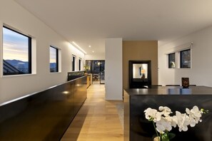 Lobby - Modern Luxury Jacks Point Living | Stay Soudley (Jacks Point)