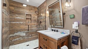 Bathtub, hair dryer, towels - Into the Woods Cabin (Red Lodge)