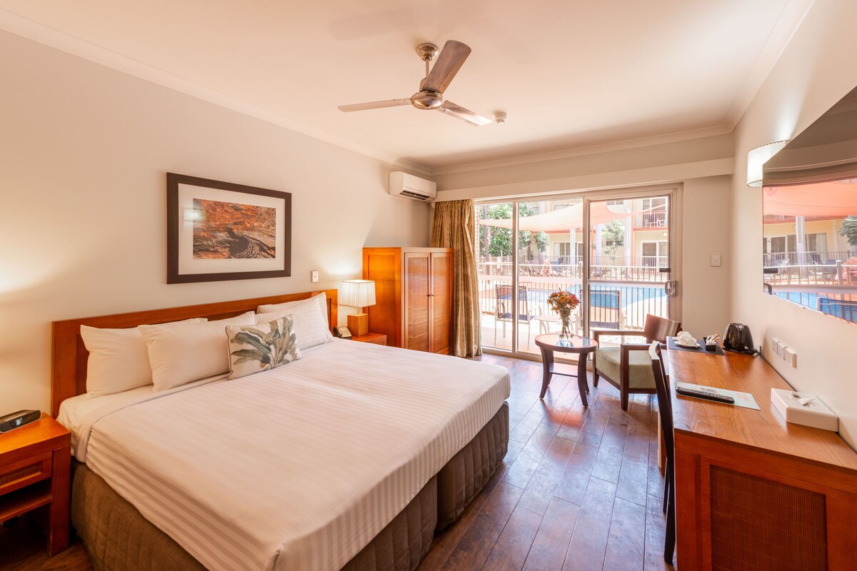 Egyptian cotton sheets, premium bedding, in-room safe, desk
