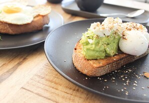 Petit déjeuner préparé sur commande (33 AUD par personne)