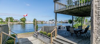 Beach1 Wasaga Beach - Waterfront Cottage - Hot Tub, Pool Table