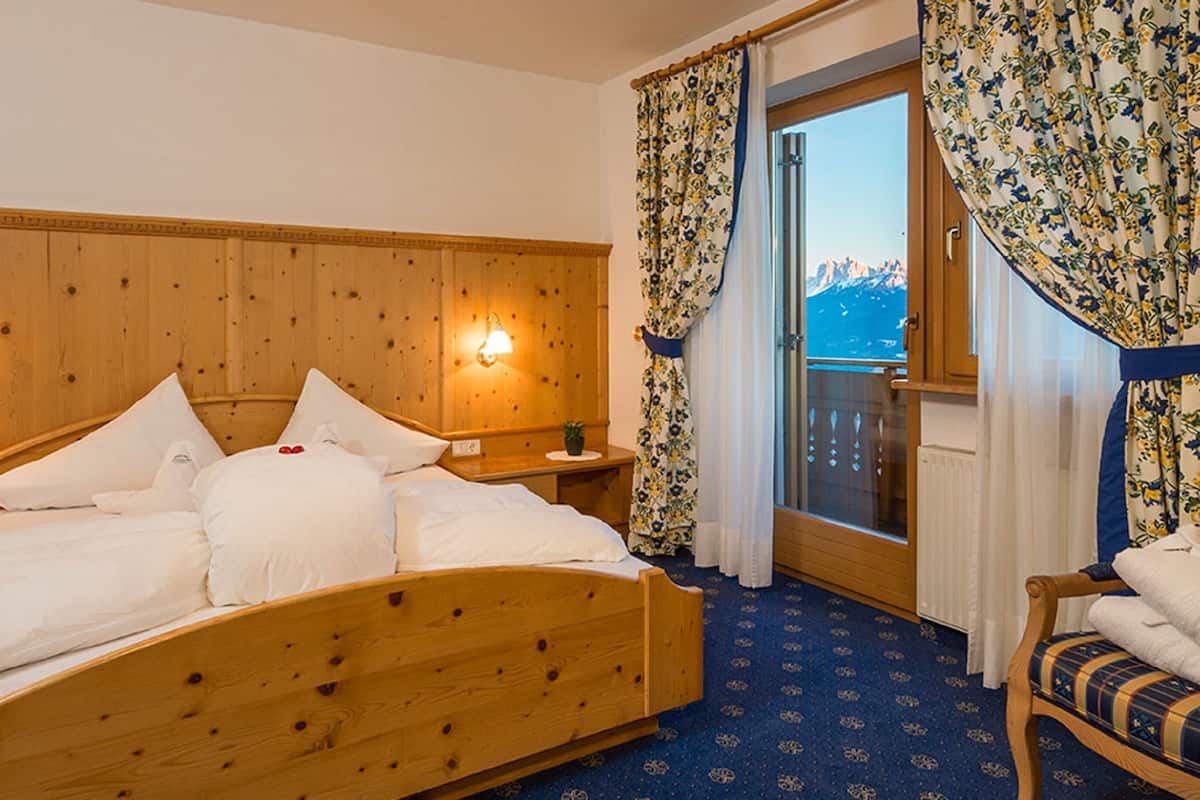 Tweepersoonskamer, balkon | Een kluis op de kamer, individueel gemeubileerd, babybedden