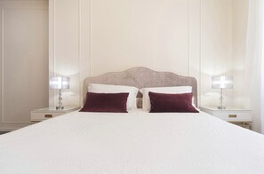 1 quarto, cofres nos quartos, escrivaninha, quartos à prova de som