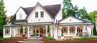 Vacation apartment Worpsweder Schlösschen - Holiday apartment Worpweder Schlösschen