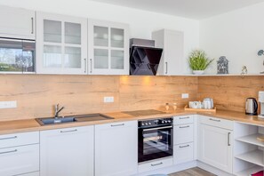 Kühlschrank, Mikrowelle, Ofen, Geschirrspüler