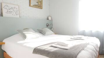 4 bedrooms, WiFi, bed sheets