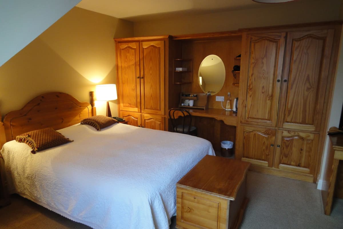 Double Room | WiFi (free), bed sheets