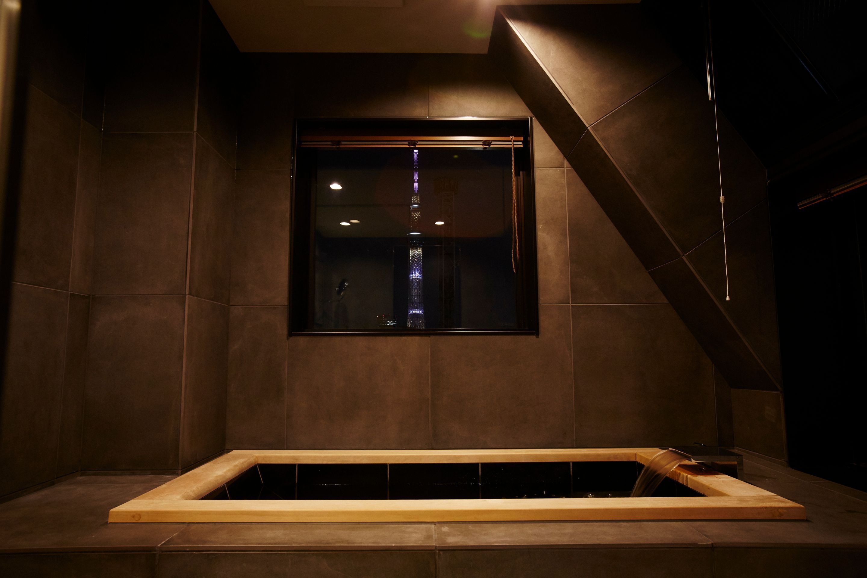 suite king pent house, non smoking | deep-soaking bathtub