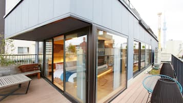 Suite King Deluxe Twin, Non Smoking | 1 bedroom, in-room safe, individually decorated, individually furnished