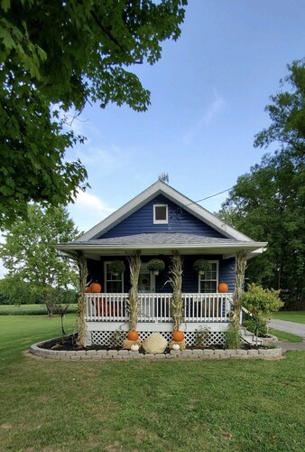 Cozy, Farmview Bungalow, with Central Location!