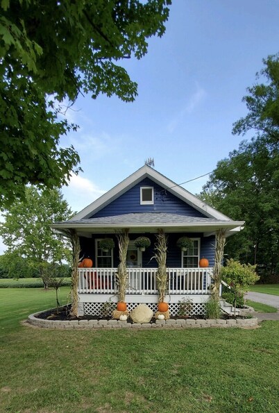 Cozy, Farmview Bungalow, with Central Location!