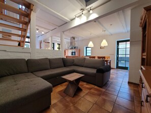 TV, fireplace - Admiralshaus - Old Town House Stralsund (Stralsund)