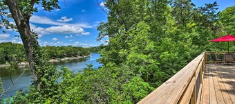 ‘Our Lakeside Retreat’ w/ Deck on Lake Herrington!
