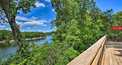 ‘Our Lakeside Retreat’ w/ Deck on Lake Herrington!