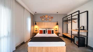Deluxe Room | In-room safe, desk, laptop workspace, bed sheets