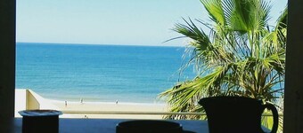 Exceptional house on the FIRST line of the beach
