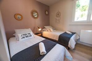 2 bedrooms, iron/ironing board, free WiFi