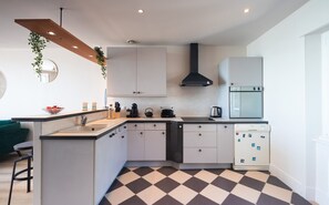 Frigorifero, microonde, forno, lavastoviglie