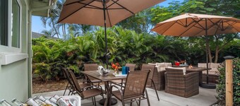 Escape to The Sea Turtle's Resort-Like Lanai w/Pool ~Walk to Dining/Shops; Wifi