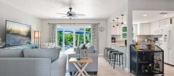 Escape to The Sea Turtle's Resort-Like Lanai w/Pool ~Walk to Dining/Shops; Wifi