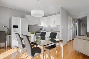 Business Apartment, 2 Bedrooms | Dining room