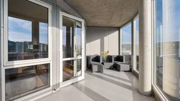 Apartament empresarial, 1 dormitori | Balcó