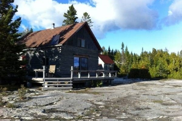 main cabin (4 bedrooms)