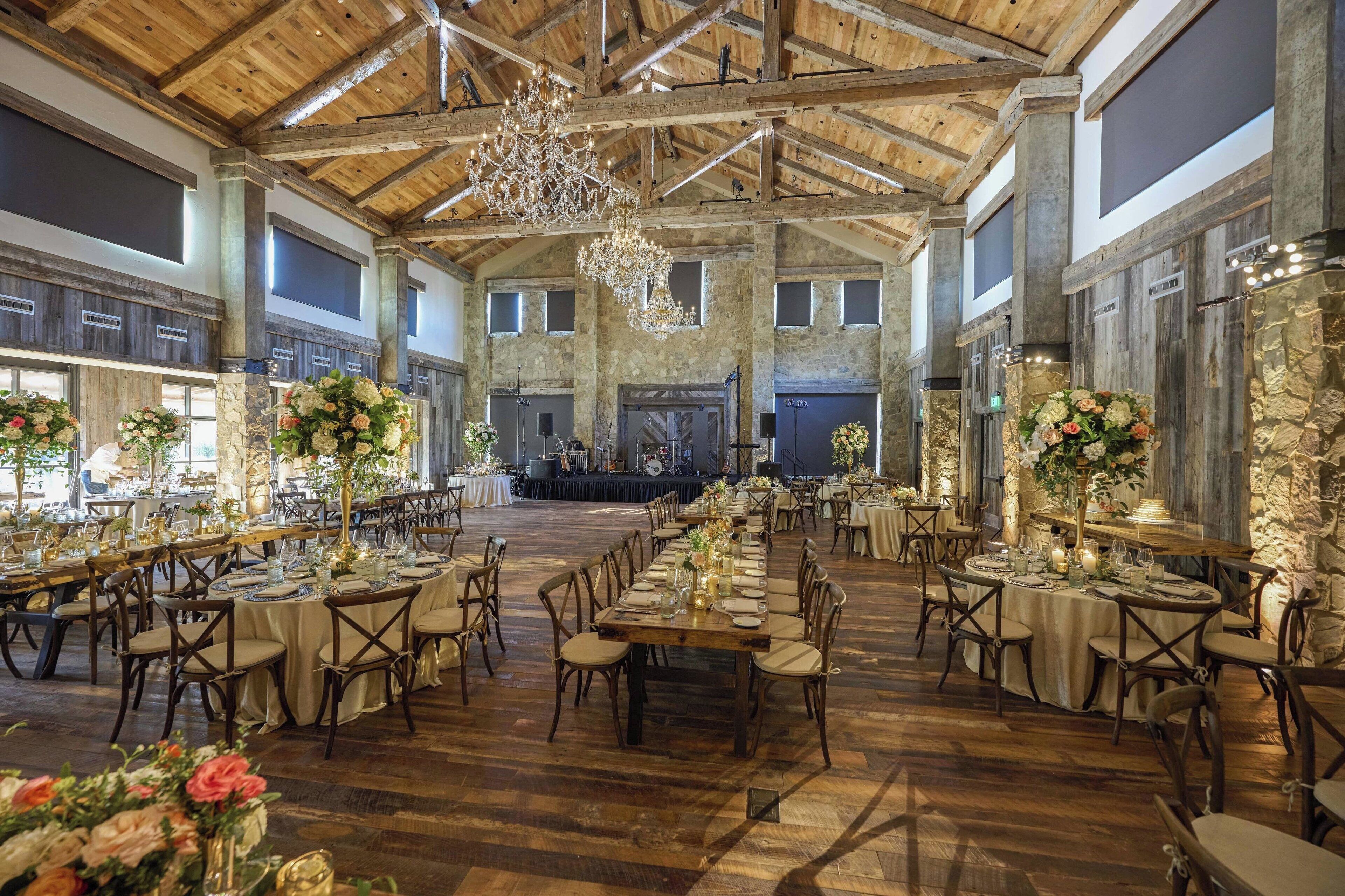 2 bars/lounges, lobby lounge