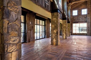 2 quầy bar/khu lounge, lounge tại sảnh