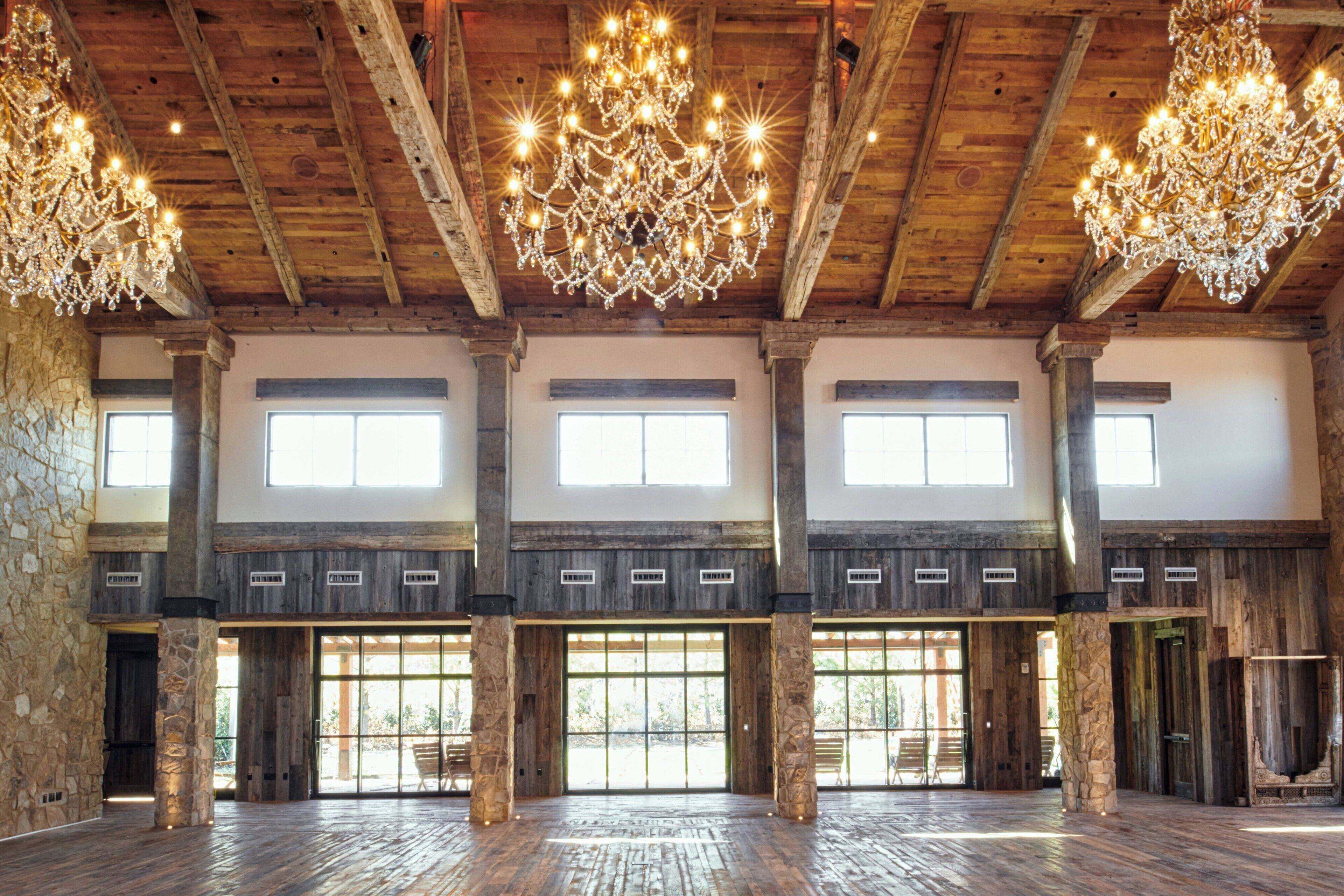 2 bars/lounges, lobby lounge