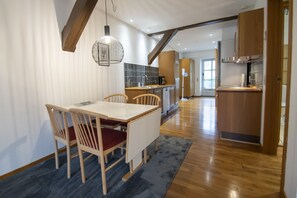 Appartement luxueux | Repas dans la chambre