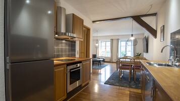 Luxury Apartment | Private kitchen | Full-sized fridge, oven, stovetop, dishwasher