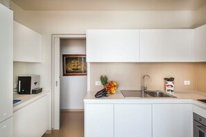 Réfrigérateur, four, plaque de cuisson, lave-vaisselle