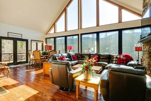TV, fireplace, DVD player, books - Roomy Alma Cabin w/ Pool Table: Ski, Hike, & Fish! (Fairplay)