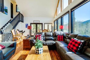 TV, fireplace, DVD player, books - Roomy Alma Cabin w/ Pool Table: Ski, Hike, & Fish! (Fairplay)