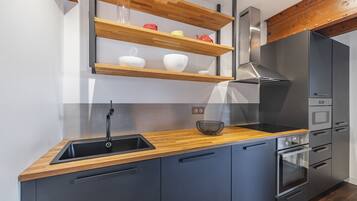Frigorifero, microonde, forno, lavastoviglie