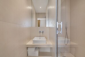 Bathtub, hair dryer, towels