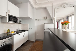 Fridge, microwave, dishwasher, coffee/tea maker