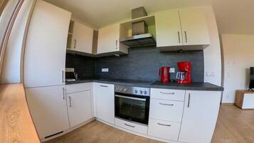 Kühlschrank, Mikrowelle, Ofen, Geschirrspüler