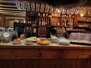 Daily continental breakfast (CHF 14 per person)