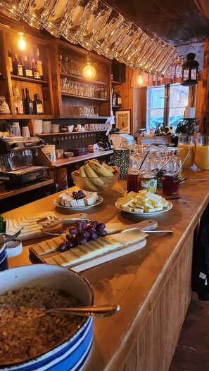Daily continental breakfast (CHF 14 per person)