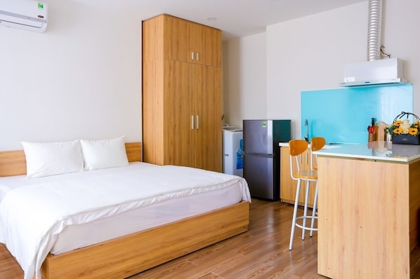 Studio, Multiple Beds | Premium bedding, desk, laptop workspace, blackout drapes