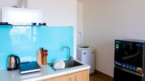 Studio, 1 Queen Bed | Private kitchenette - Coral Apartment (Da Nang)