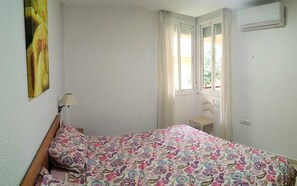 3 slaapkamers, een kluis op de kamer, een strijkplank/strijkijzer, wifi