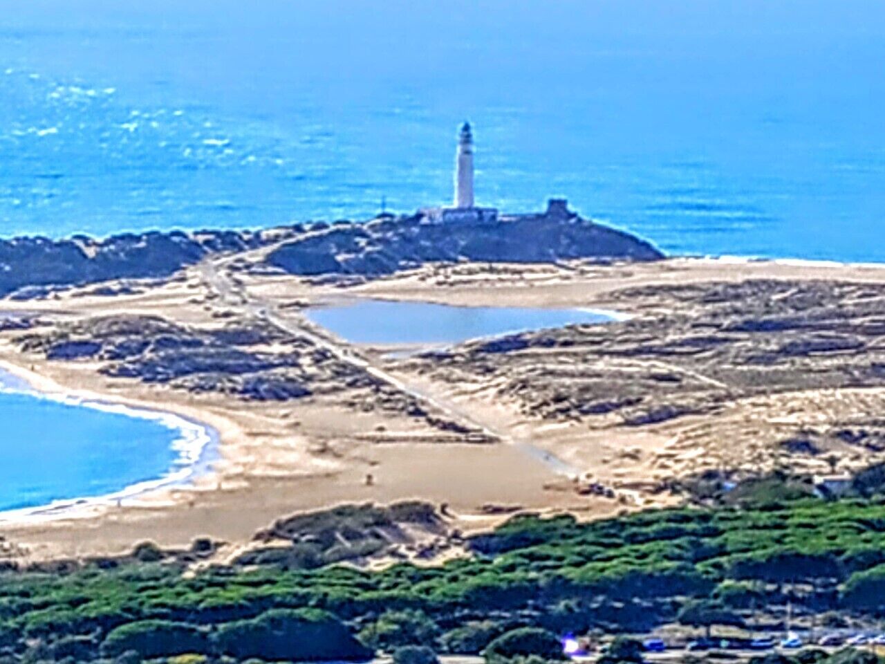 Perto da praia, espreguiçadeiras 